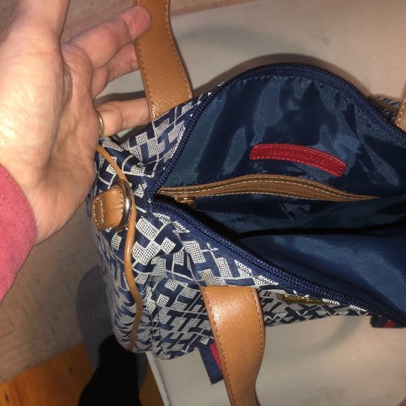 Tommy Hilfiger handbag (12"w x 8"h x ~5"d) - Picture 4 of 9